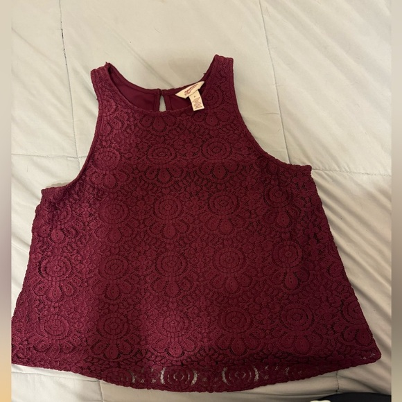 Beautiful Burgundy Lace Sleeveless Top - Picture 2 of 8